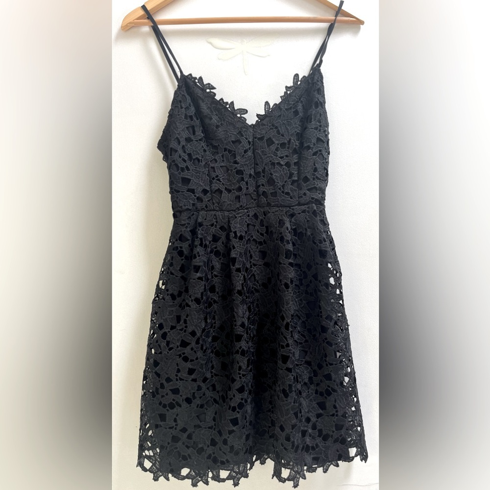 Like New! Super Cute Black Lace Dress ASTR the label Worn once Sz S flattering